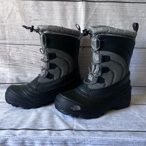 The North Face Alpenglow IV Boots  Black YOUTH Size 4